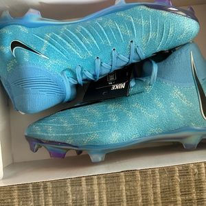 Blue Nike phantom Luna Elite Soccer cleats
